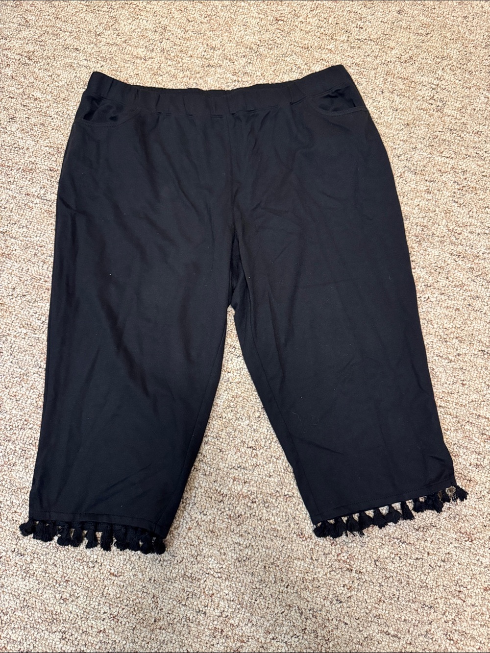 Quacker Factory Black Tassel-Hem Capris